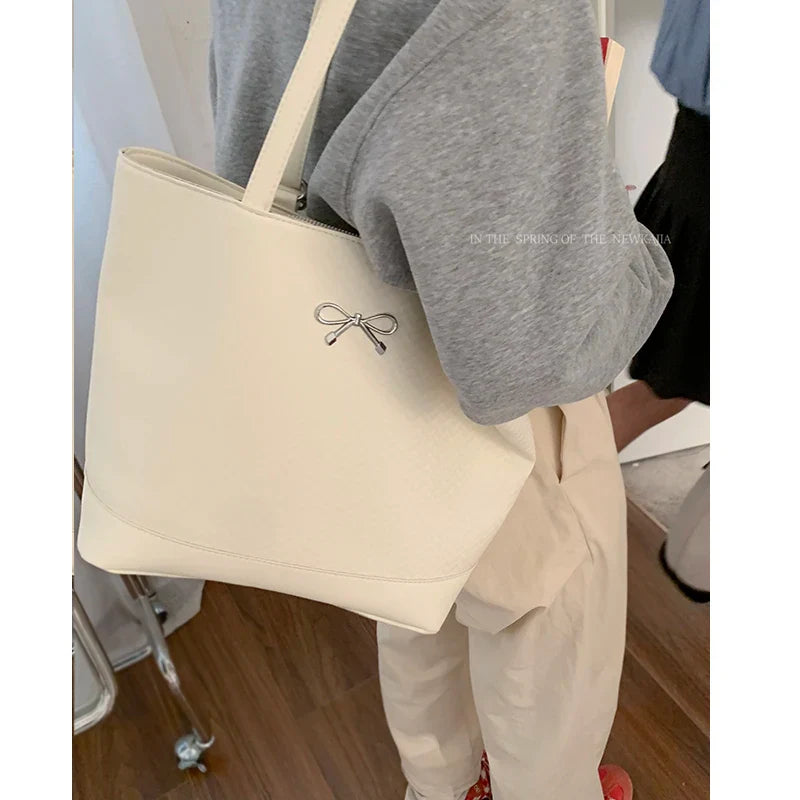 vzyzv  -  Student Class Large Capacity Bag Female 2024 New Fashionable Silver Korean Handheld Commuter Tote Bags