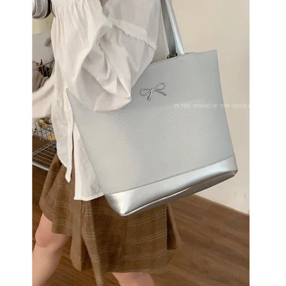 vzyzv  -  Student Class Large Capacity Bag Female 2024 New Fashionable Silver Korean Handheld Commuter Tote Bags