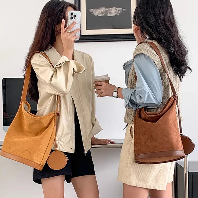 vzyzv  -  Retro and fashion women handbag versatile frosted velvet women bag commuting shoulder bag crossbody bag