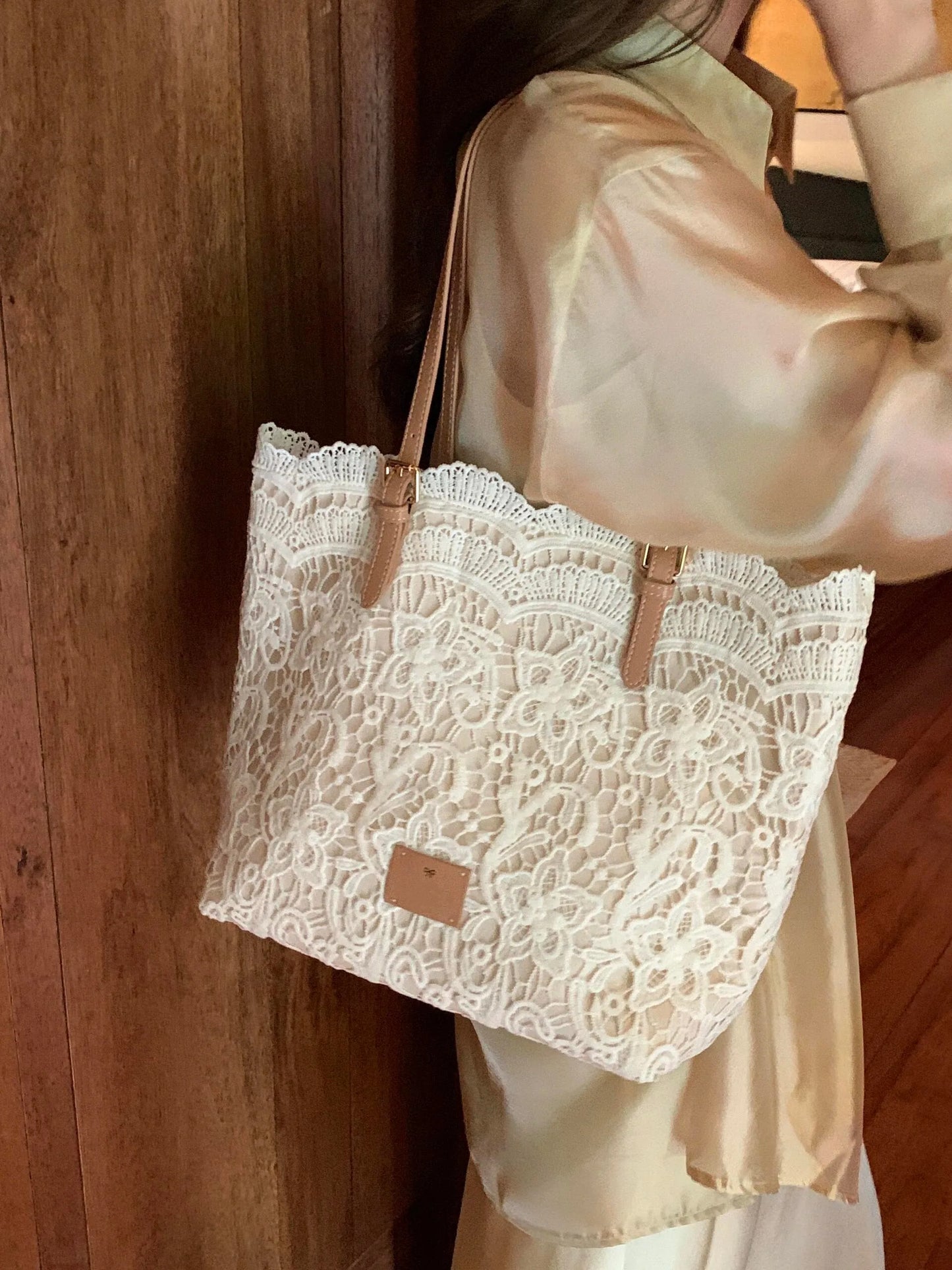 vzyzv  -  Korean Niche Design New Lace Tote Bag Large Capacity Fashion Versatile Single Shoulder Commuting Bags for Women